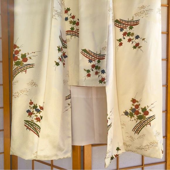 Vintage Silk Cropped Kimono Jacket Robe in Cream - Picture 10 of 13